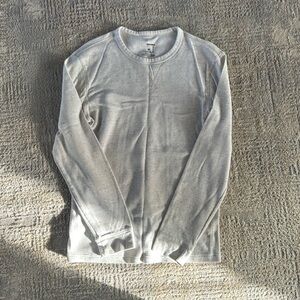 Sonoma good for life, medium long sleeve, white with light gray and black spots.